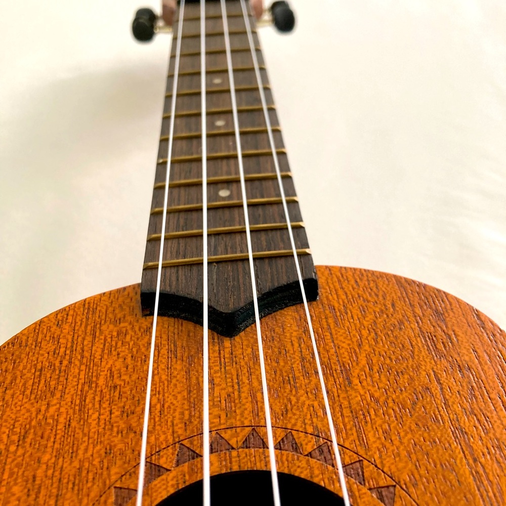 Ukelele - Picture 3 of 6